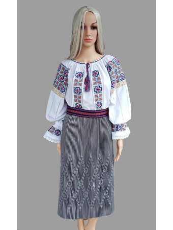 Costum traditional femeie COD 2054