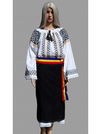 Costum traditional femeie COD 2091