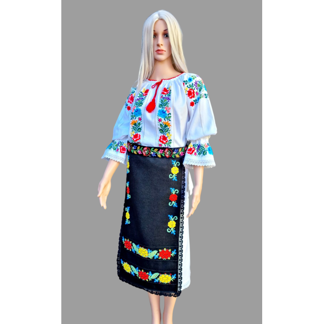 Costum traditional femeie COD 2095