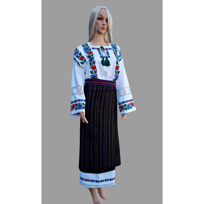 Costum traditional femeie COD 2094