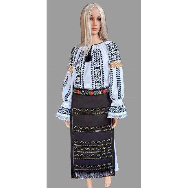 Costum traditional femeie COD 2068