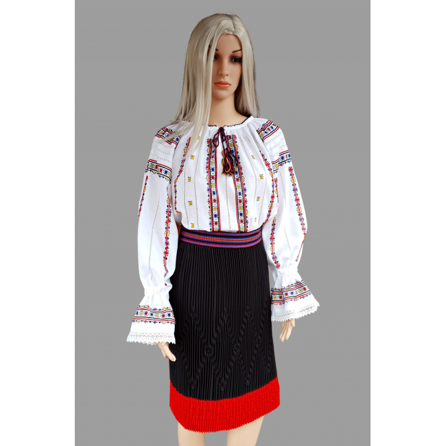 Costum traditional femeie COD 2010