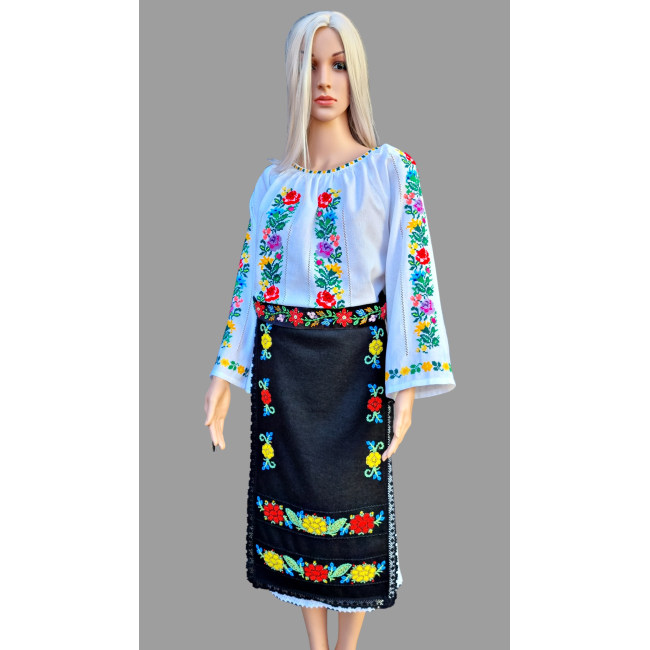 Costum traditional femeie COD 2096