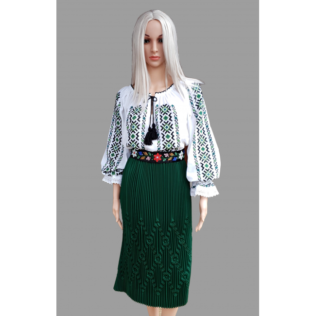 Costum traditional femeie COD 2055