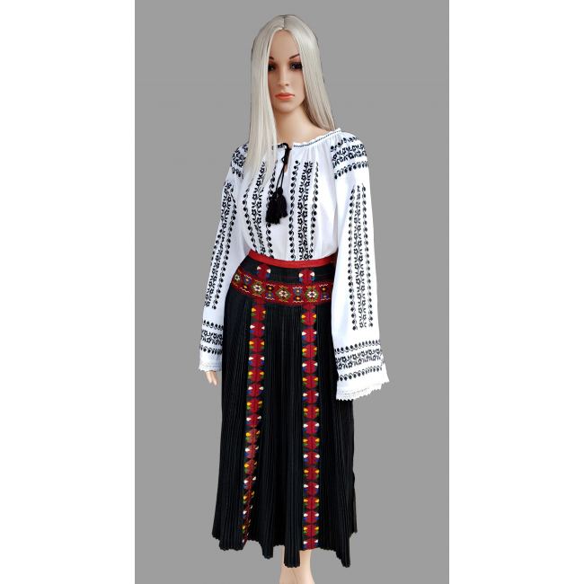 Costum traditional femeie COD 2058